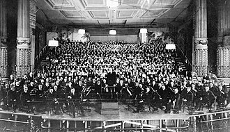 Leopold Stokowski dirigiendo a la Orquesta de Filadelfia