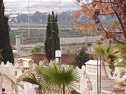 Cementerio de Tulkarem y barrera de separación