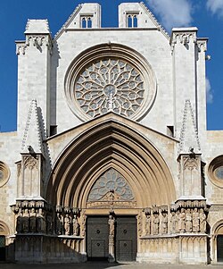 Fachada principal de la catedral