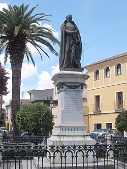 Monumento dedicado a Juan de Mariana en la plaza homónima de Talavera de la Reina.