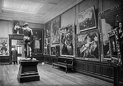 Disposición de la colección del museo en la sede de la Escuela de Artes y Oficios de Bilbao