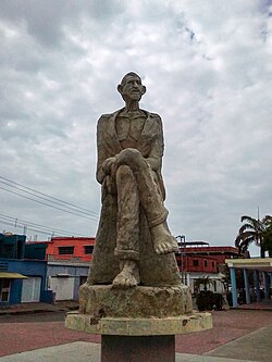 Estatua de Jesús Bombón Reyes