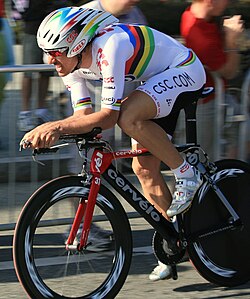 Fabian Cancellara sobre una bicicleta de contrarreloj