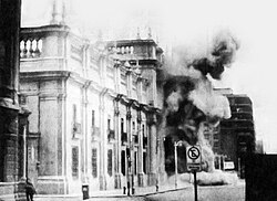El Palacio de la Moneda bombardeado durante el Golpe de Estado en Chile de 1973