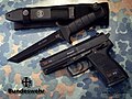 Cuchillo KM2000 y pistola P8 del Heer