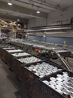 Línea de producción de conservas en la fábrica de StarKist Samoa