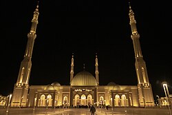 Mezquita Al-Fattah al-Alim, una de las edificaciones iniciales de la nueva capital.