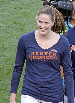 Missy Franklin sonriendo durante una sesión fotográfica oficial.