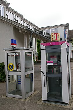 Cabinas telefónicas alemanas y suizas instaladas en la localidad