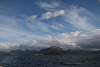 Vista panorámica de la Isla de los Estados desde el estrecho de Le Maire