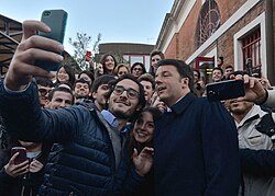Renzi con simpatizantes en Venecia