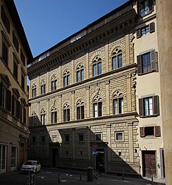 Fachada del Palacio Rucellai en Florencia