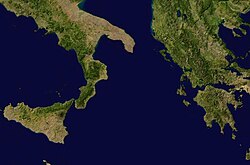Formaciones geológicas y paisajes costeros del Mar Jónico