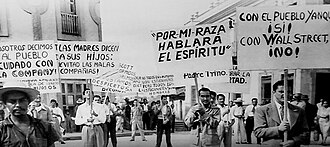 Manifestante hondureño en 1954 mostrando solidaridad obrera