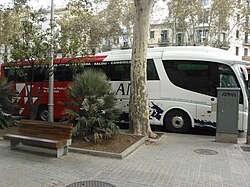 Autobús de la empresa Planas en el Paseo de San Juan de Barcelona