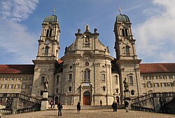 Fachada de la Abadía de Einsiedeln en el cantón de Schwyz