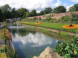 Jardines del canal en el parque de Roundhay
