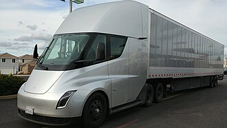 Vehículo pesado Tesla Semi en exhibición