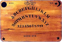 Tablero original de la ouija fabricado en 1891.