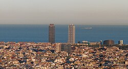 Torre MAPFRE y Hotel Arts desde el parque del Putget