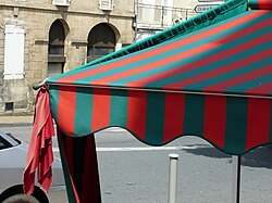Toldo de lona extendido