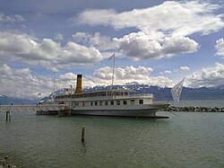Barco Helvétie en el Lago Lemán utilizado para exposiciones temporales.