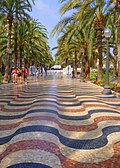 Explanada de España pavimentada con teselas de mármol