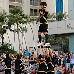 El equipo masculino japonés Shockers participando en el Honolulu Festival de 2014