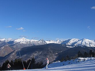Paisaje montañoso de la estación de esquí