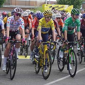Fotografía panorámica del pelotón ciclista durante una de las etapas del Tour de Francia Femenino 2022.