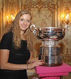 Petra Kvitová con el trofeo, Fed Cup 2011, Moscú.