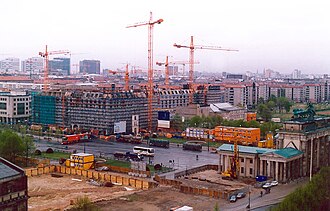 Obras de remodelación urbana en Berlín durante 1995.