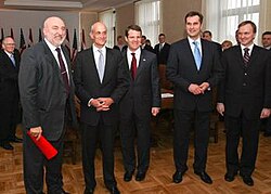 Ivars Godmanis en una reunión oficial con representantes de Estados Unidos