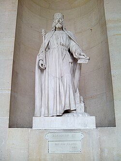 Estatua de Dagoberto I en Versalles