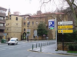 Torre de los Zarauz y parroquia de Santa María la Real