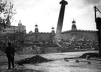 Fotografía histórica de la demolición de las columnas en 1928