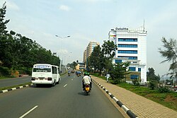 Autopista en las inmediaciones del distrito financiero central de Kigali