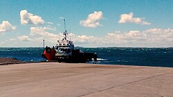 Estrecho de Magallanes en su angostura con la isla Tierra del Fuego al fondo