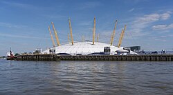 El Millennium Dome visto desde el río Támesis