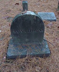 Tumba de Hawthorne en el cementerio de Sleepy Hollow, en Concord, Massachusetts
