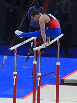 Fotografia de las barras paralelas utilizadas en gimnasia artistica masculina