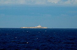 Faro de la Isla de Alborán visto desde un barco