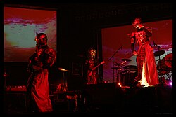 Blasted Mechanism actuando en Aveiro en mayo de 2005