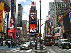 Carteles luminosos en Times Square