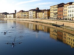 Vista panorámica del río Arno a su paso por el Lungarno
