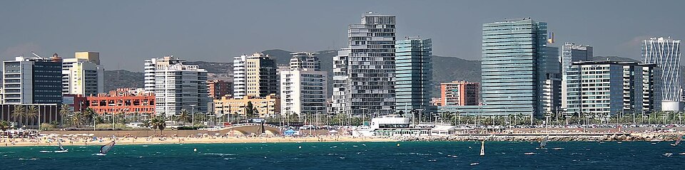 Edificios del distrito 22@ vistos desde el mar