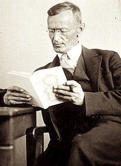 Hermann Hesse retratado en 1929