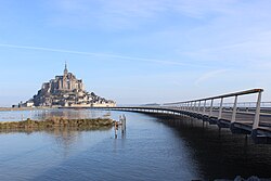 El Monte Saint-Michel con el nuevo puente