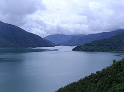 Embalse de Salvajina en el curso del río Cauca.