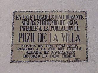 Azulejo indicador del Pozo de la Villa